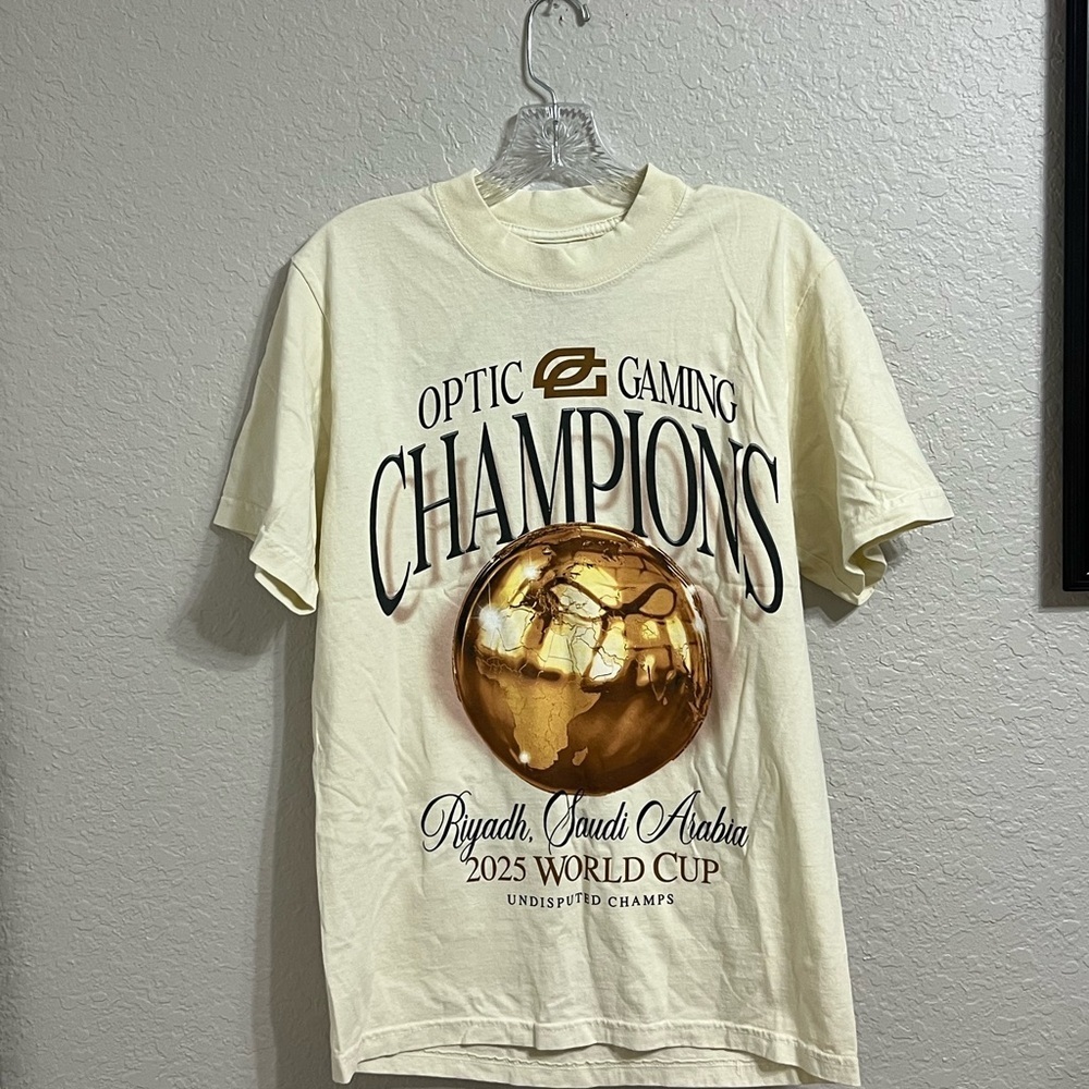 Champions Cream T-Shirt
Caja 2